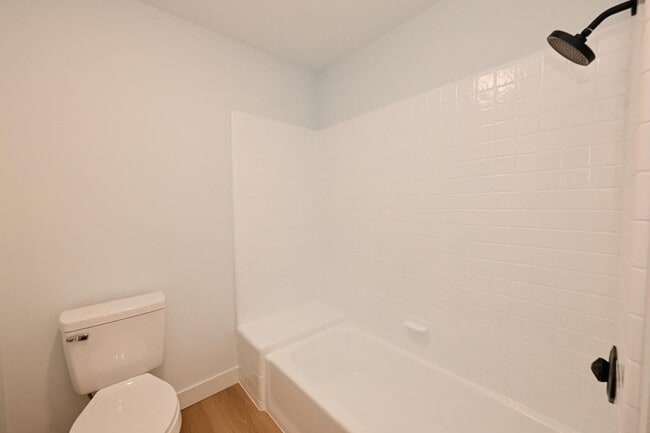 Building Photo - 8418 N Del Mar Ave