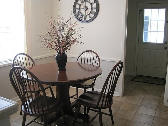 Building Photo - 530 Hickory Ridge Dr
