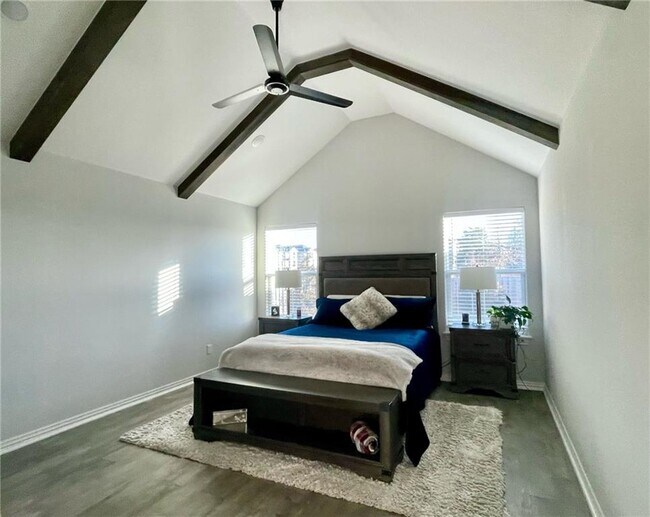 Building Photo - 2014 W Chandler Ave