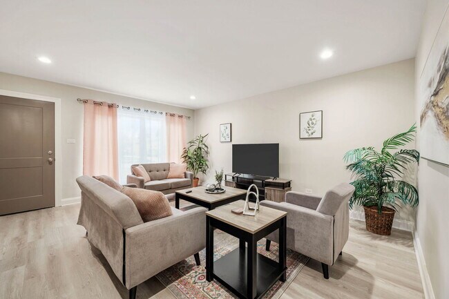 Building Photo - 10907 S Normandy Ave