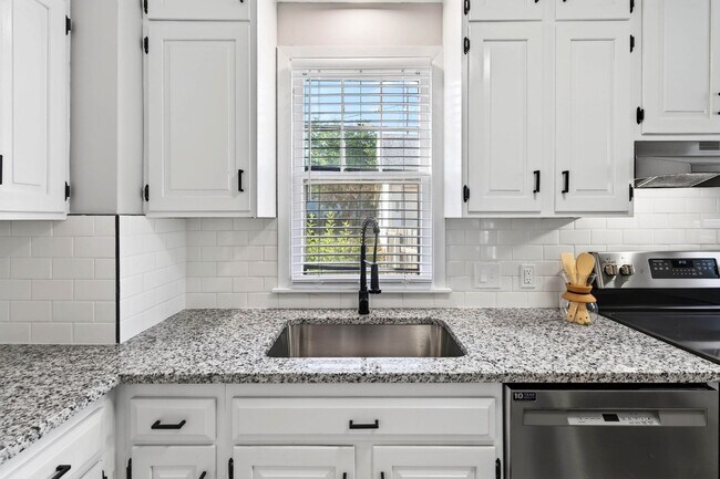 Building Photo - 4417 Poppleton Ave