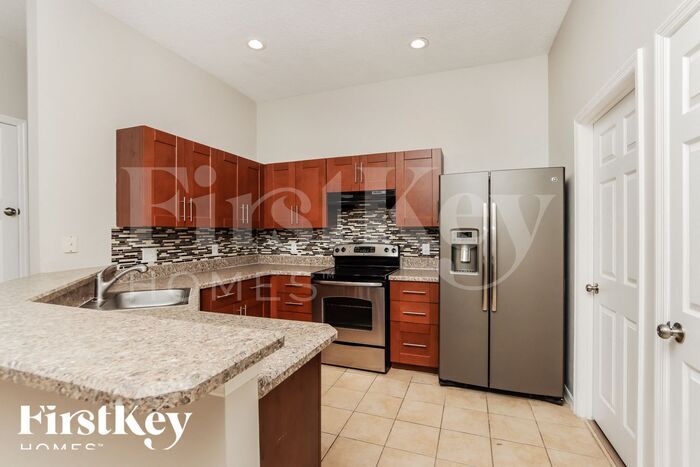 Building Photo - 2721 Stratford Pointe Dr