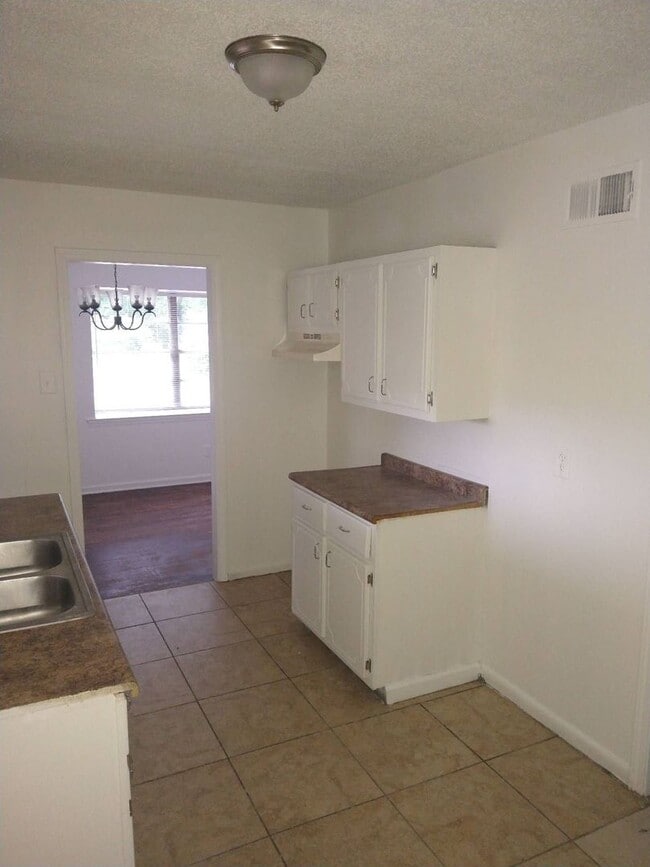 Building Photo - Available Now in 38109 | Spacious 3 Bed, 1 Bath Home for Rent