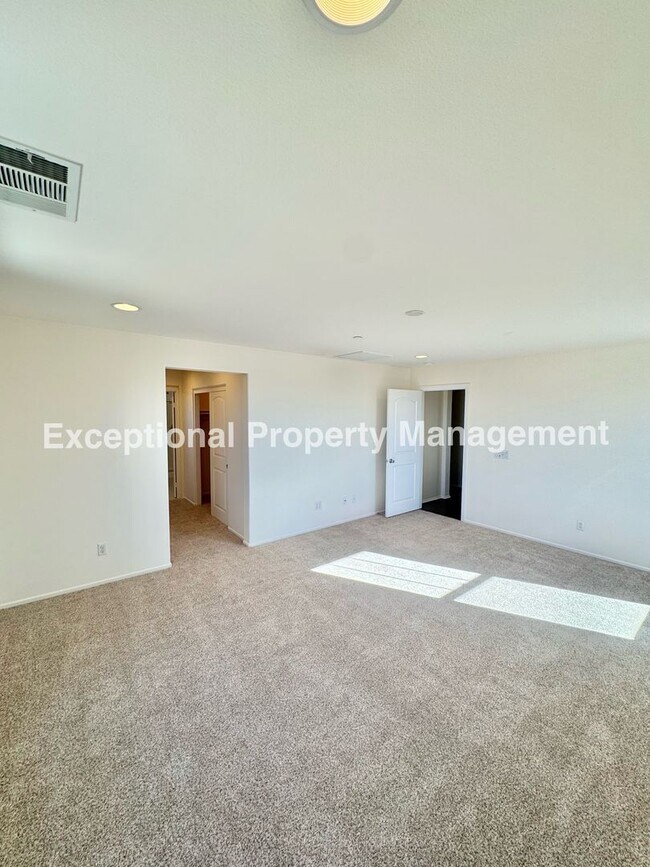 Building Photo - Read to move in 4 bedroom 3 bath home with a den