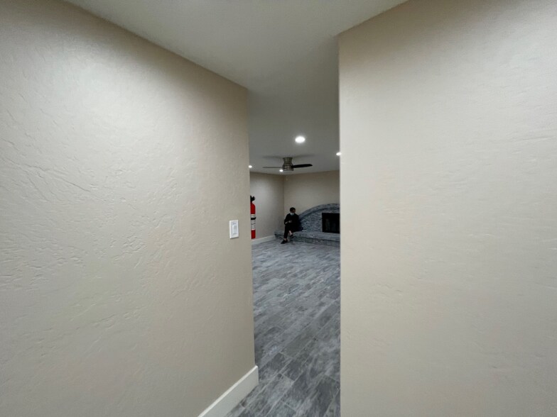 Building Photo - 7132 W Almeria Rd