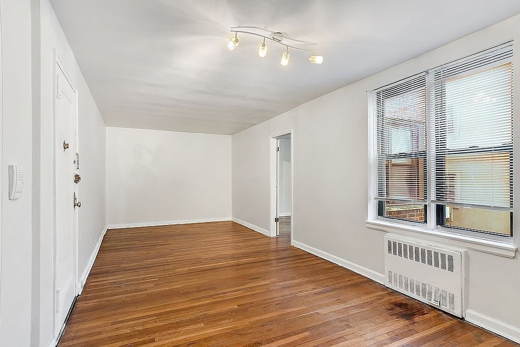 Building Photo - 2244 Bronx Pk E