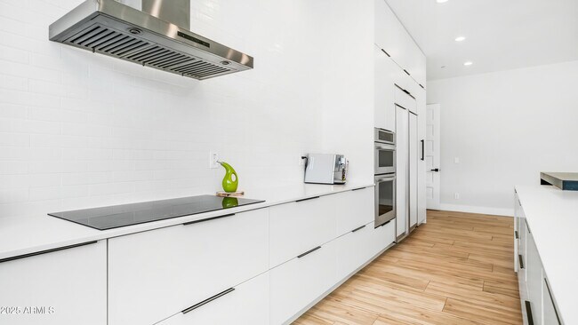 Building Photo - 7417 E Paradise Dr