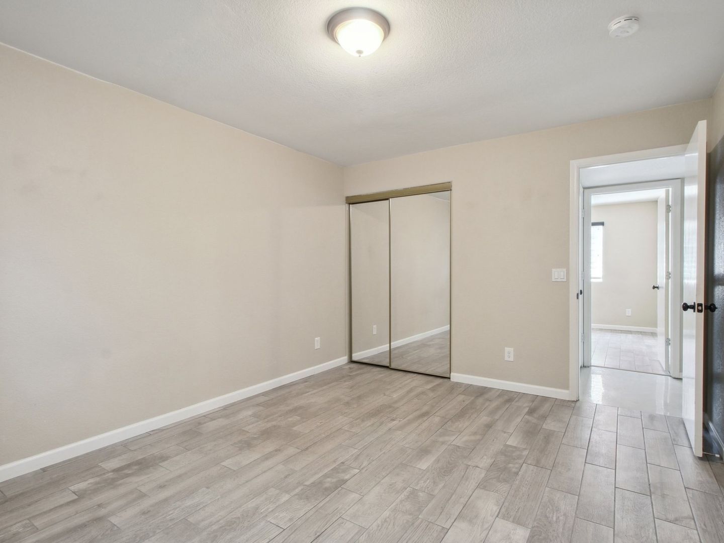 Building Photo - 1610 E Park Ave