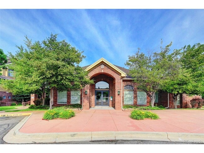 Building Photo - LOCATION LOCATION!! 2-bed 2-bath condo loc...