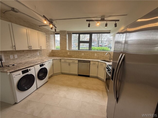 Building Photo - 130 Linwood Ave