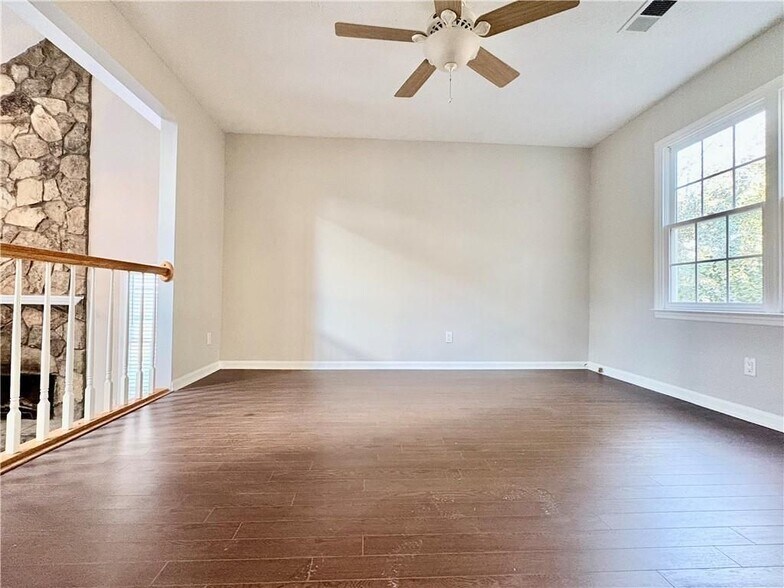 Building Photo - 1505 Yorktown Dr NW