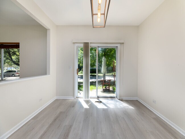 Building Photo - 311 Abington Woods Dr