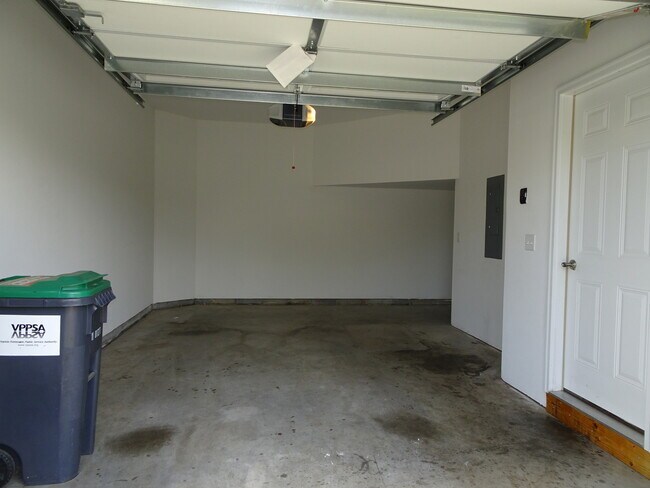 Building Photo - 802 Braemar Creek