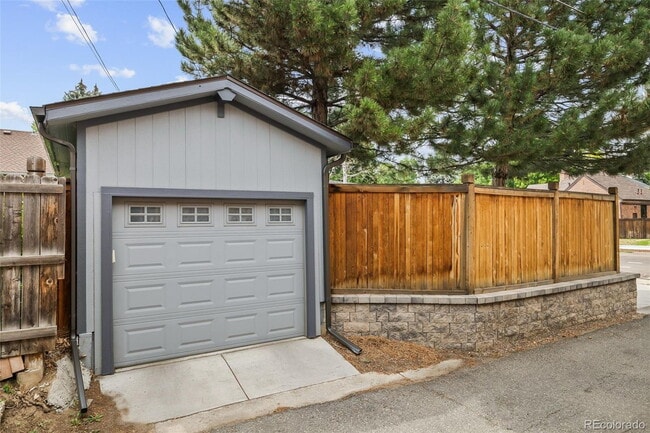 Building Photo - "Spacious 5-Bedroom Gem with Hardwood Floors & Cozy Fireplace in Denver's Heart!"