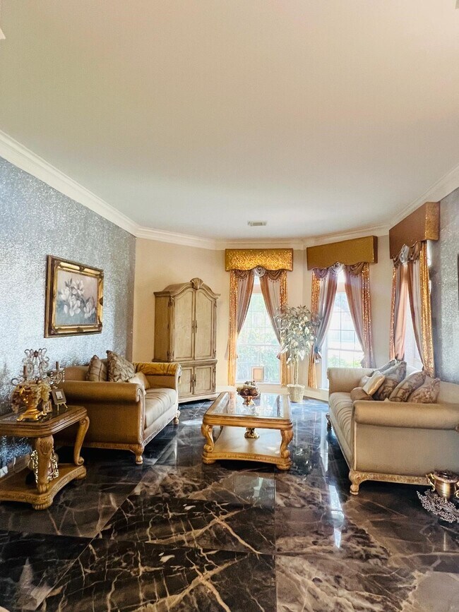 Building Photo - 4114 Fisher Lake Dr