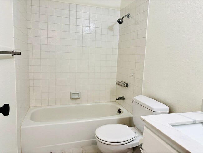 Building Photo - 258 Sandpiper Ct