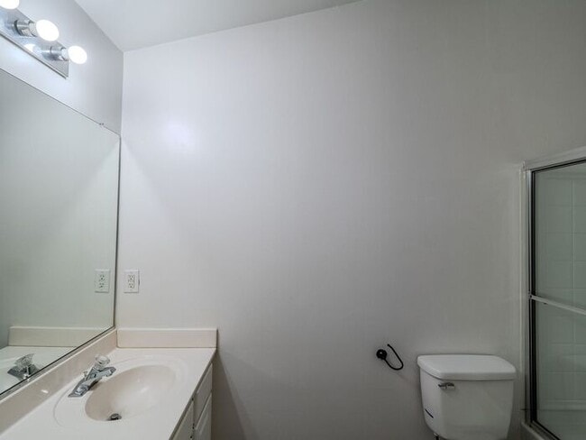 Building Photo - 1607 Cove Creek Cir