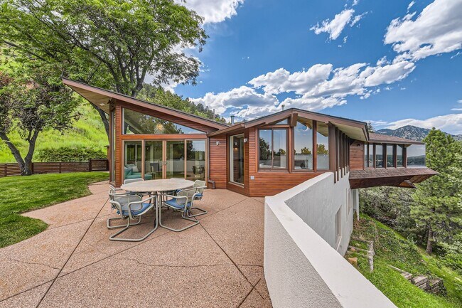 Building Photo - One of a Kind 3 BDR in west Boulder - Live in a Piece of Art