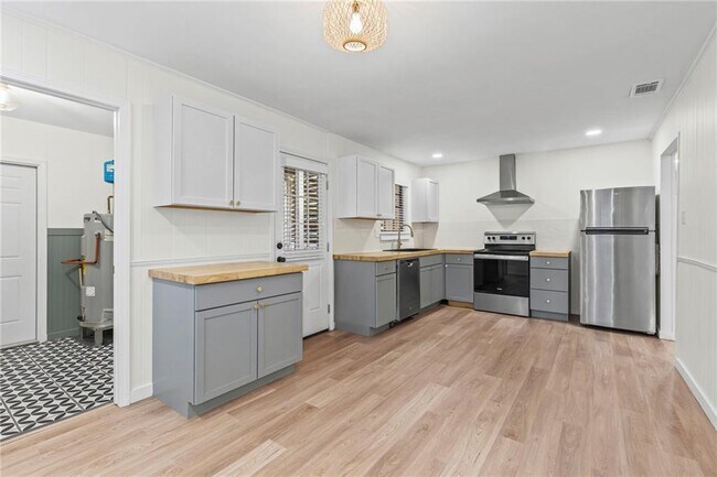 Building Photo - 5925 Couton Dr