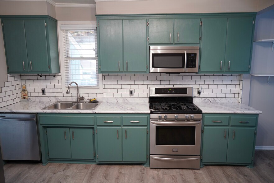 Updated kitchen countertop - 413 19th Ave NE