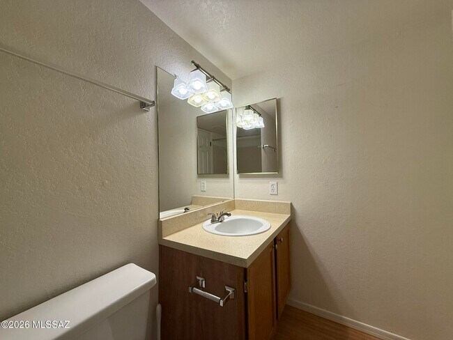 Building Photo - 5800 N Kolb Rd