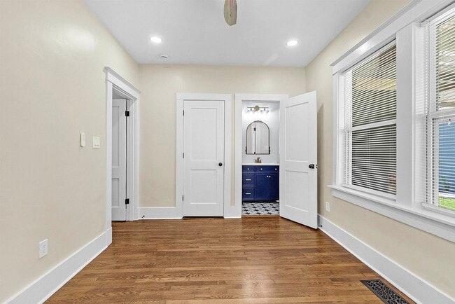 Building Photo - 2245 Monroe Ave