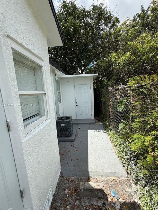 Building Photo - 5158 NW 19th Ave