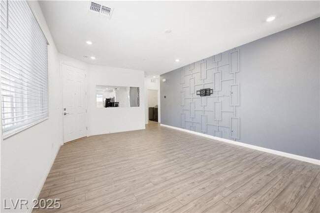 Building Photo - Single Story 3 bedroom, 2 bath home in the...