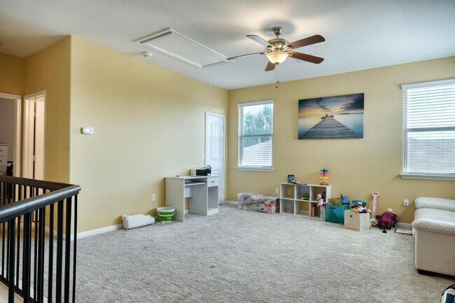 Building Photo - 413 Alsatian Ln