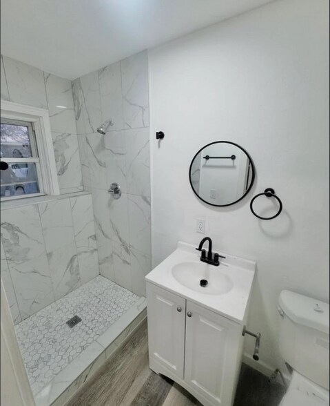 Building Photo - 207 Spring St