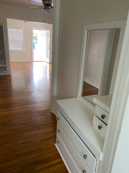 Building Photo - 3824 Goldwyn Terrace