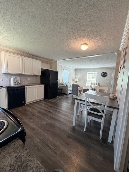 Building Photo - 163 Clays Ct