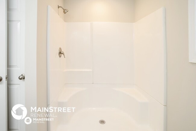 Building Photo - 83 Greatwood Dr