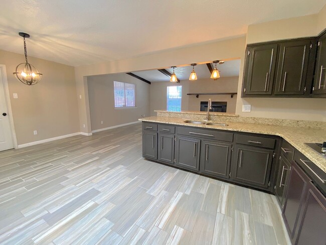 Building Photo - Northeast El Paso 3 bed with Refrig A/C
