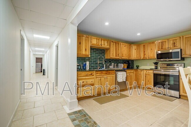 Building Photo - 2215 Spalding Dr