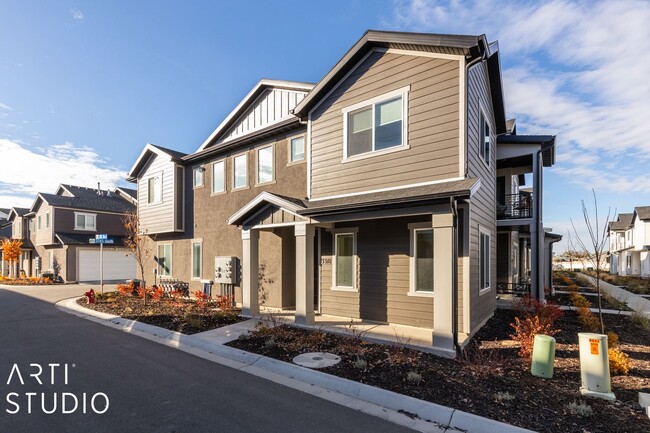 Primary Photo - Beautiful Townhome in West Haven