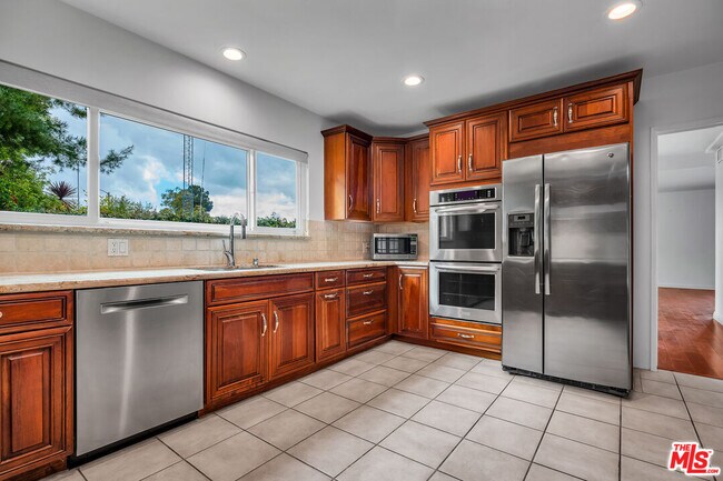 Building Photo - 2925 Dona Susana Dr