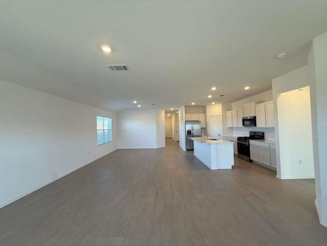 Building Photo - 200 Herald Dr