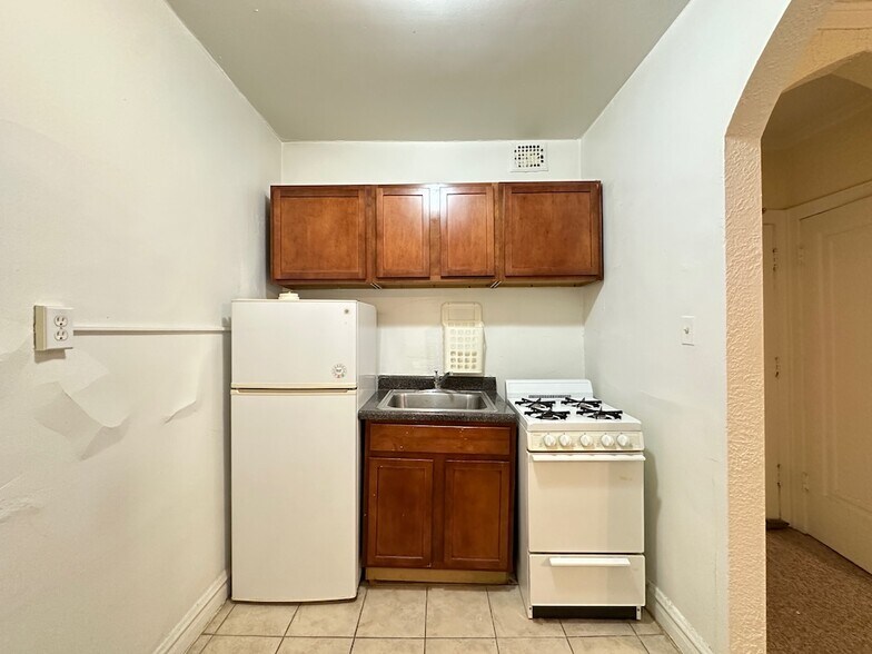 Building Photo - 4834 N Damen Ave