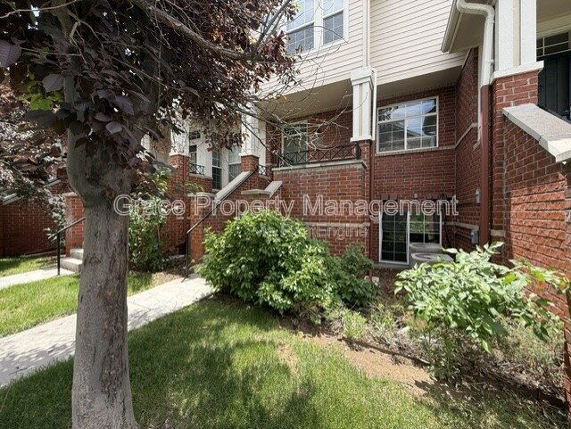 Building Photo - 9865 E Idaho St