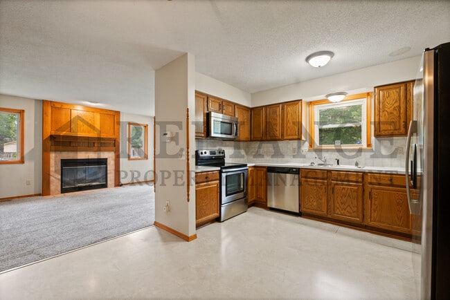 Building Photo - 2013 N Parkridge Ct