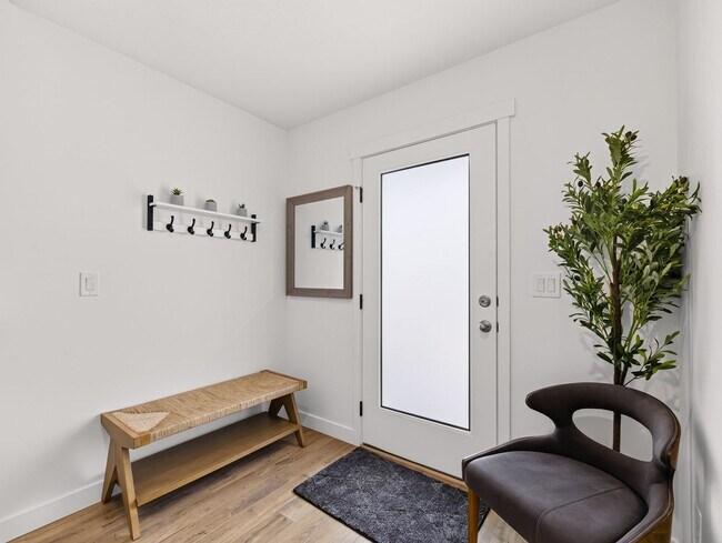 Building Photo - 608 1760 N