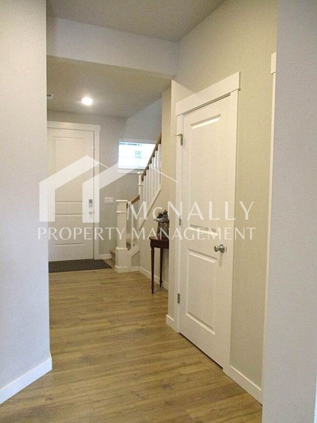 Building Photo - 5-Bedroom Home in Stetson Heights Backing to Greenbelt