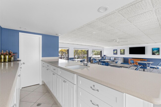 Building Photo - 1208 Marine 901 Way
