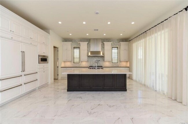 Building Photo - 105 Spacial