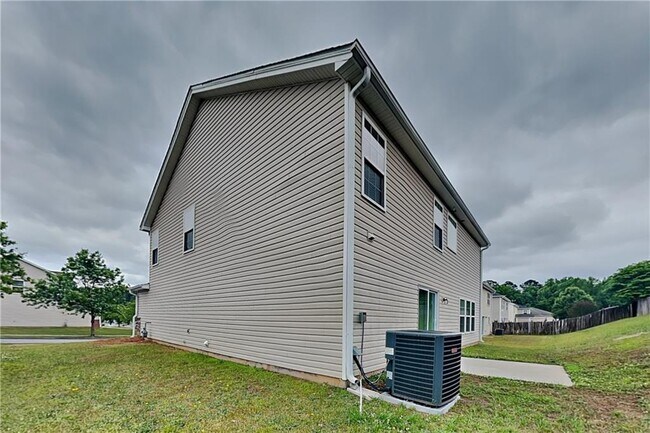 Building Photo - 2068 White Top Rd SE