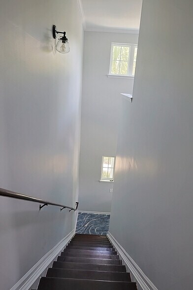 Building Photo - 1225 Blakeway St