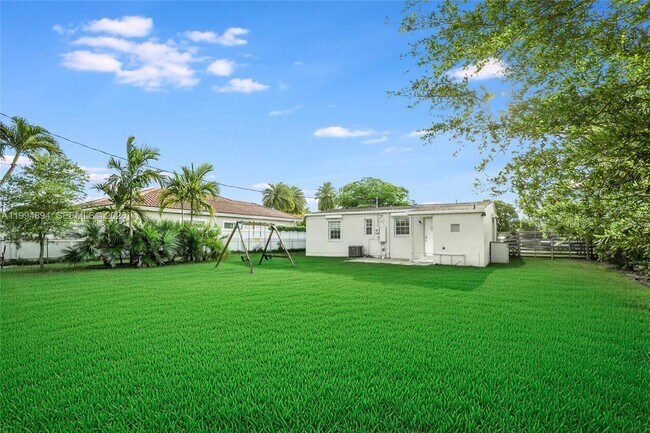 Building Photo - 5401 SW 97th Ct