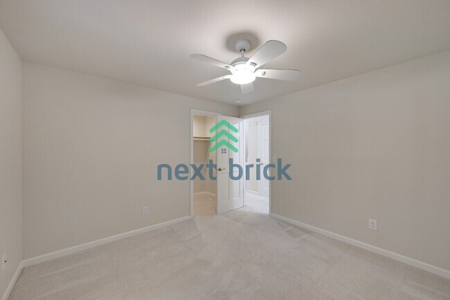 Building Photo - Spacious 5-Bedroom Haven with 3 Full Baths in Redmond – Your Dream Home Awaits!