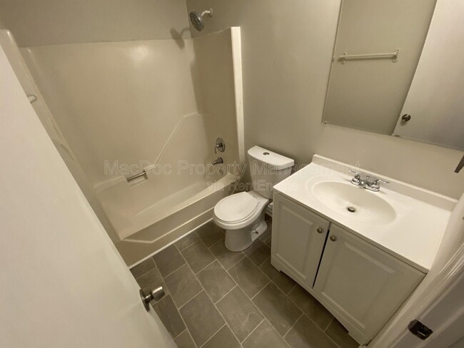 Building Photo - 14 Manchester Ct